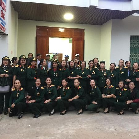 Nha Nghi Phuong Dong Hotel Quang Tri Bagian luar foto