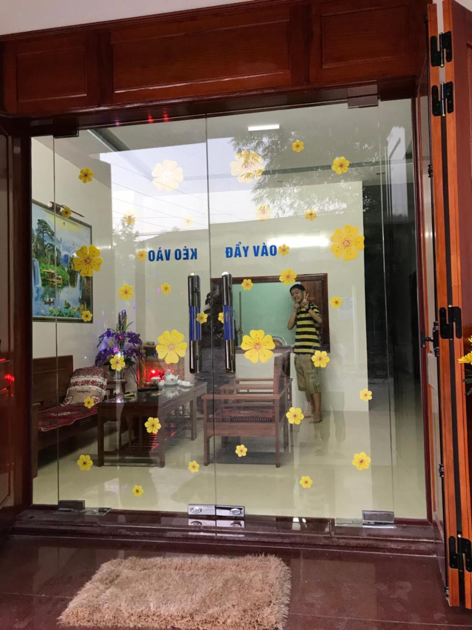 Nha Nghi Phuong Dong Hotel Quang Tri Bagian luar foto