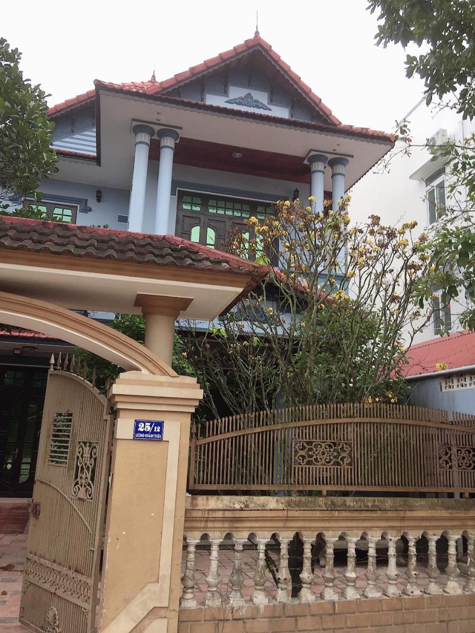 Nha Nghi Phuong Dong Hotel Quang Tri Bagian luar foto