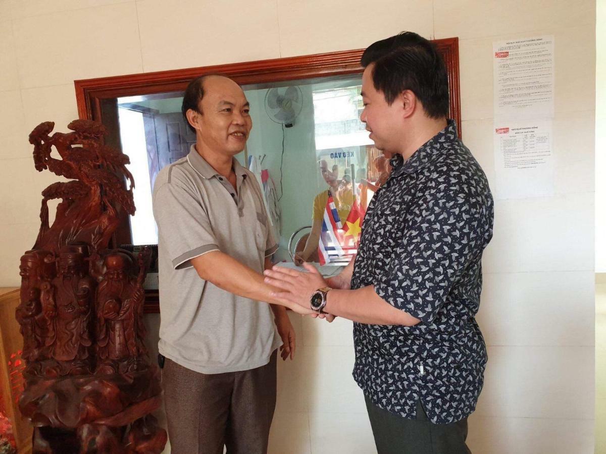 Nha Nghi Phuong Dong Hotel Quang Tri Bagian luar foto